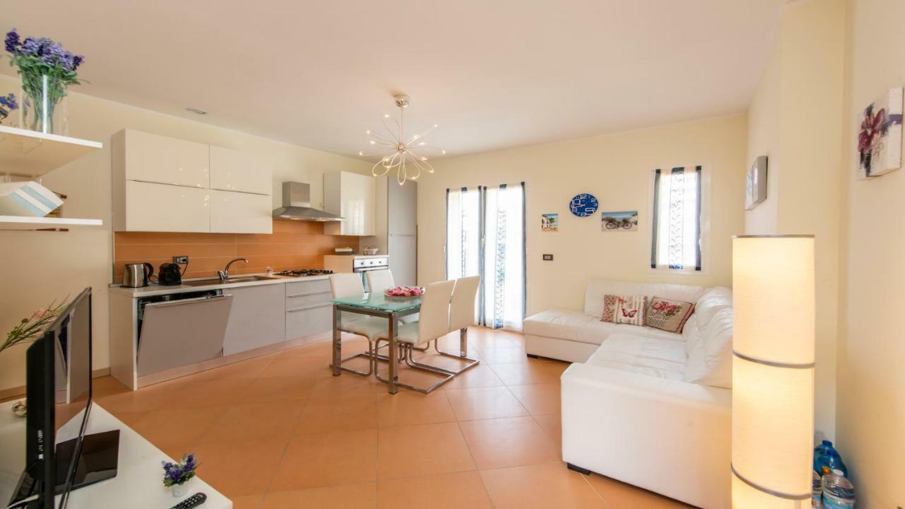 Vento Di Greco Apartment San Bartolomeo Al Mare Exterior photo